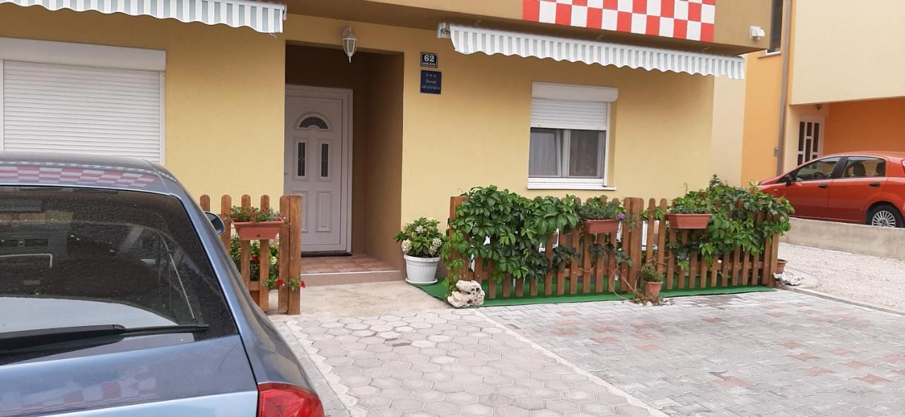 Apartment Ljubicic Подстрана Екстериор снимка
