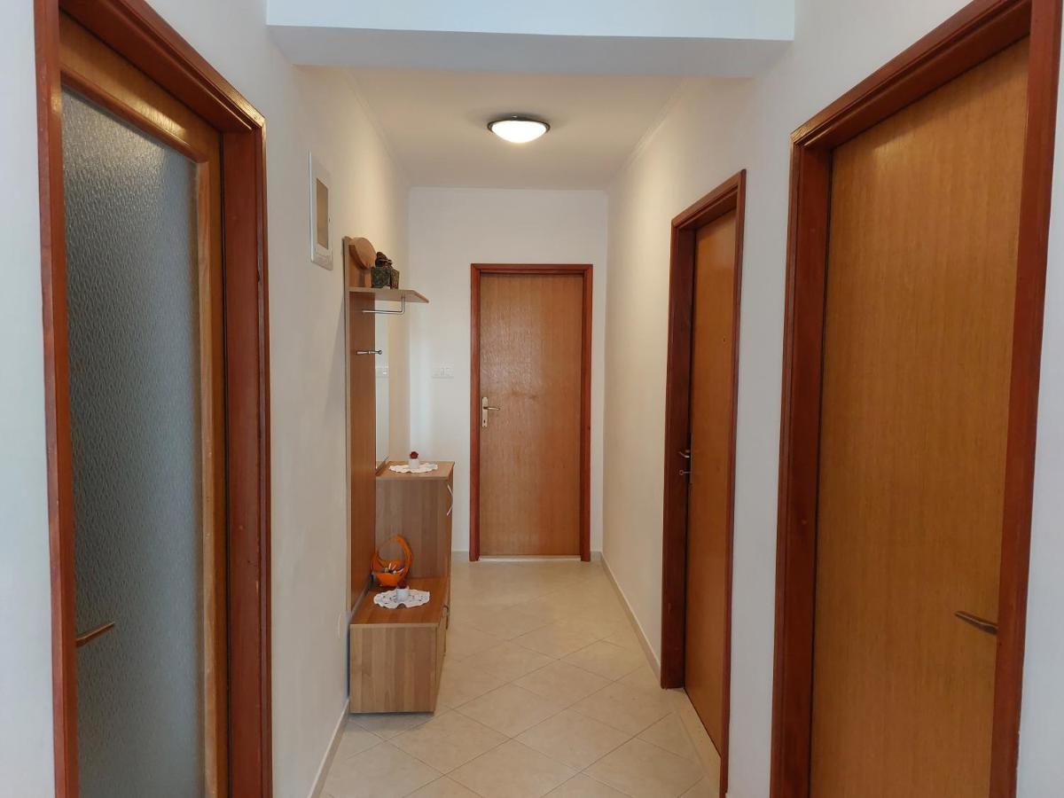 Apartment Ljubicic Подстрана Екстериор снимка