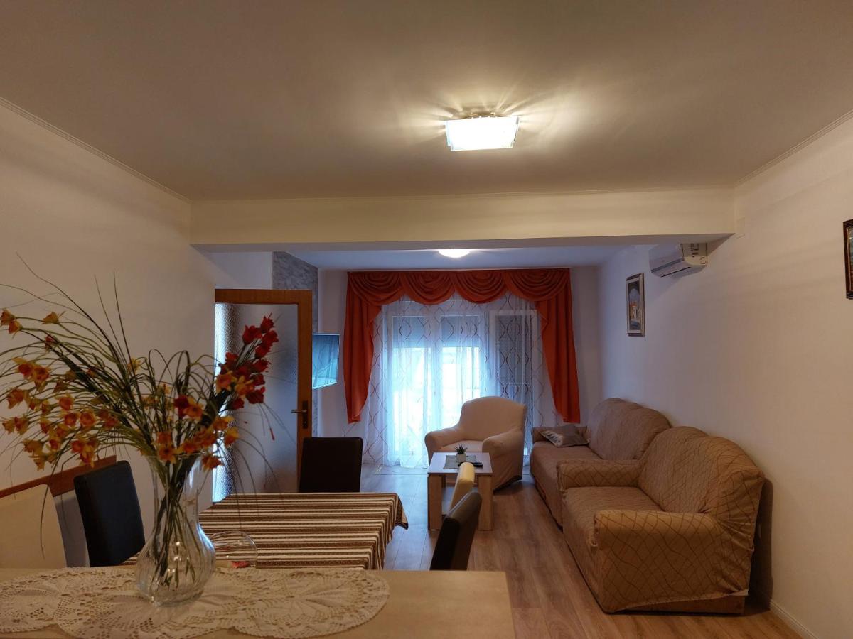 Apartment Ljubicic Подстрана Екстериор снимка