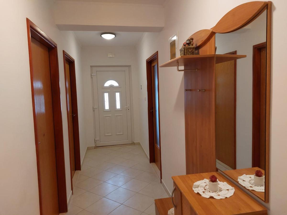 Apartment Ljubicic Подстрана Екстериор снимка