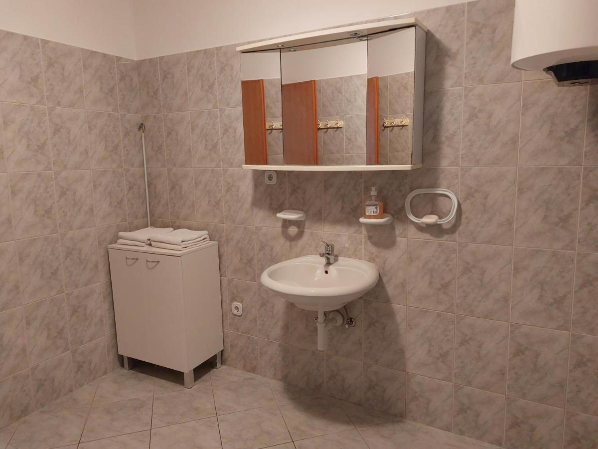 Apartment Ljubicic Подстрана Екстериор снимка